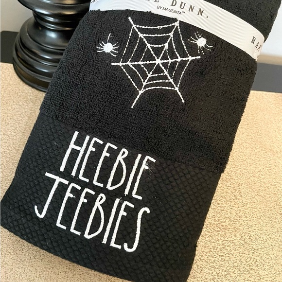 NWT Rae Dunn Set of 2 HEEBIE JEEBIES🕸 Hand Towels - Picture 2 of 5